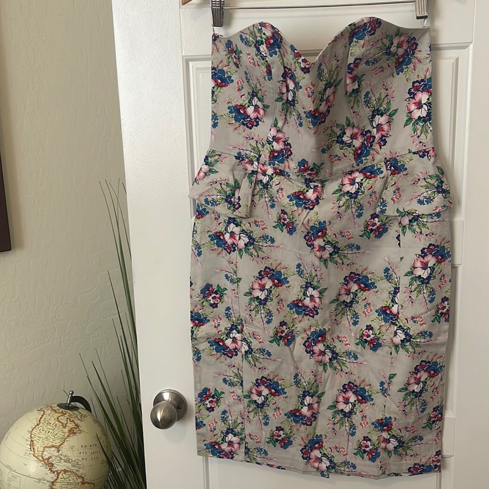 Floral sweetheart dress